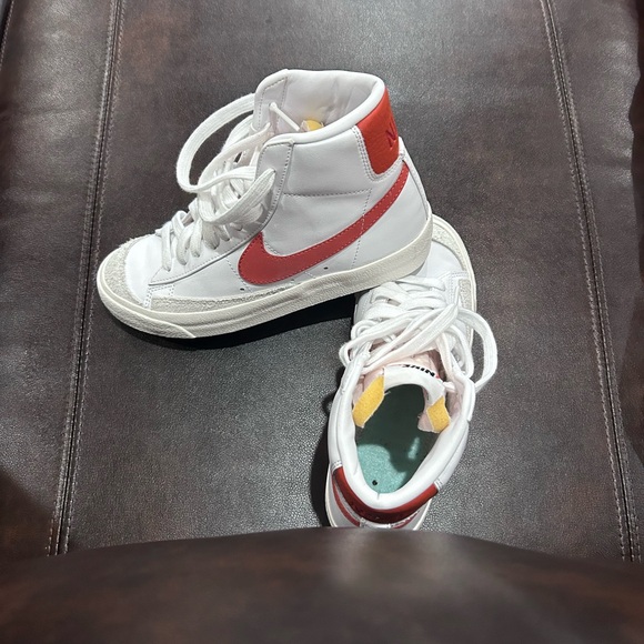 Nike blazer. Size 5 - Picture 11 of 14